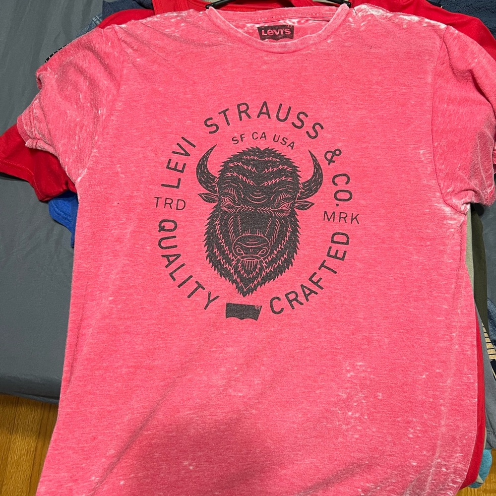 Levi's Red Graphic Tee